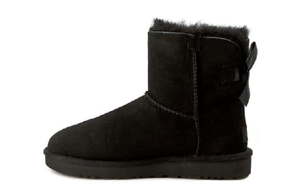 UGG Bailey Bow Short Black