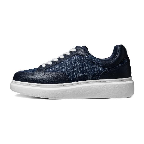 Thom Wills Trainer Deep Blue
