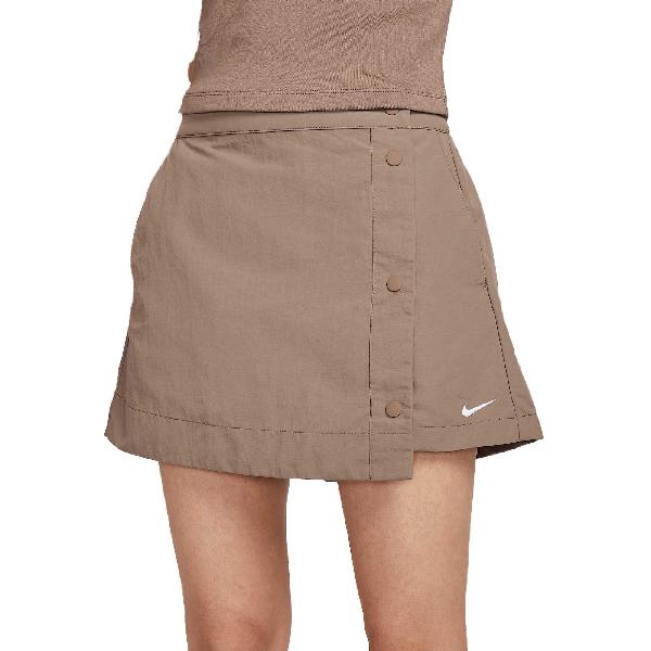 Nike Sportswear Essentials