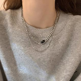 925