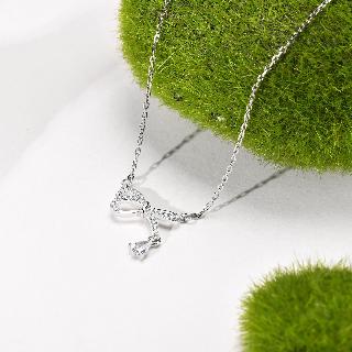 925